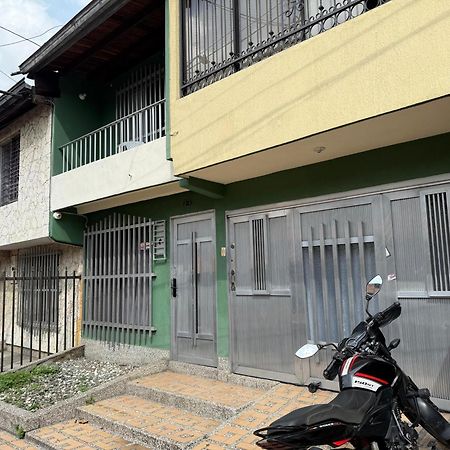 Road Living Home Меделин Екстериор снимка